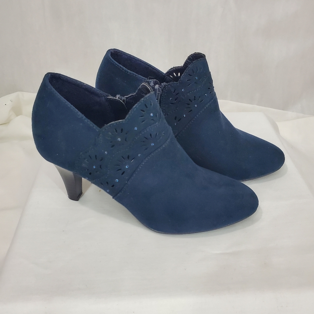 Karen Scott Navy Ankle Boots Laser Cut Rhinestones Comfortable Low Heel 6.5